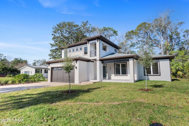 view of front of property featuring a front lawn