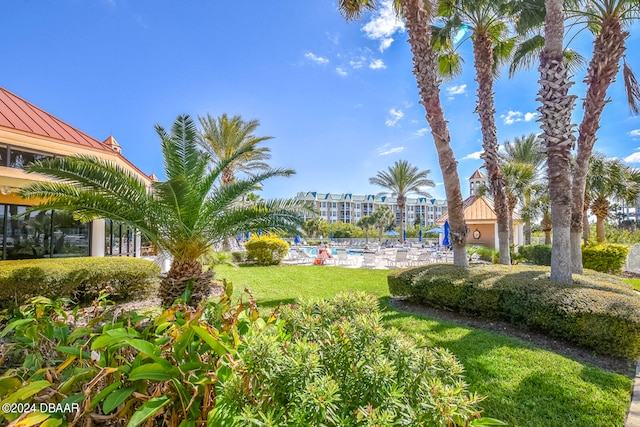 view of yard featuring a community pool