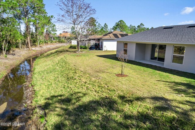 view of front facade featuring a garage and a front lawn