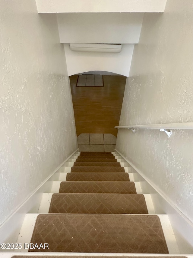 1011 S Peninsula Dr, Daytona Beach, FL 32118 - view of staircase
