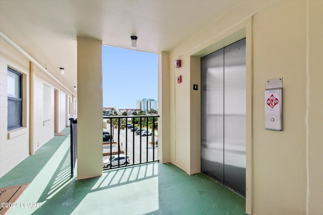 balcony featuring elevator