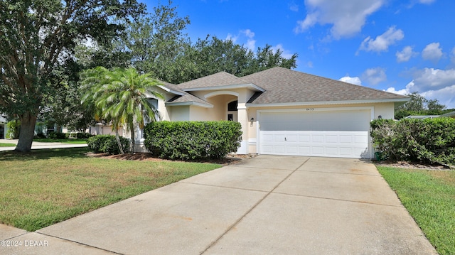 view of front of home featuring a front lawn and a garage