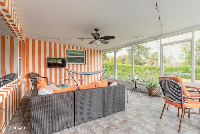 sunroom with ceiling fan