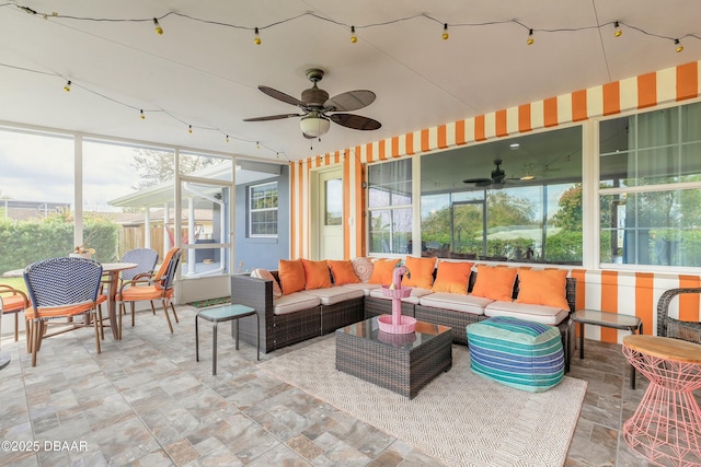 sunroom with ceiling fan
