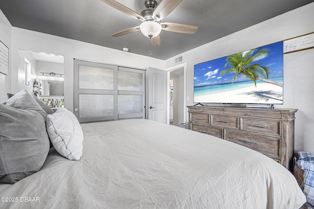 bedroom featuring visible vents, a ceiling fan, and ornamental molding