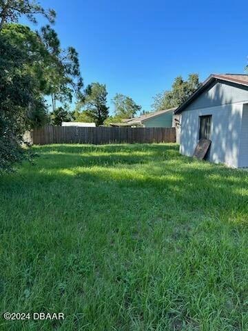 view of yard with a storage unit