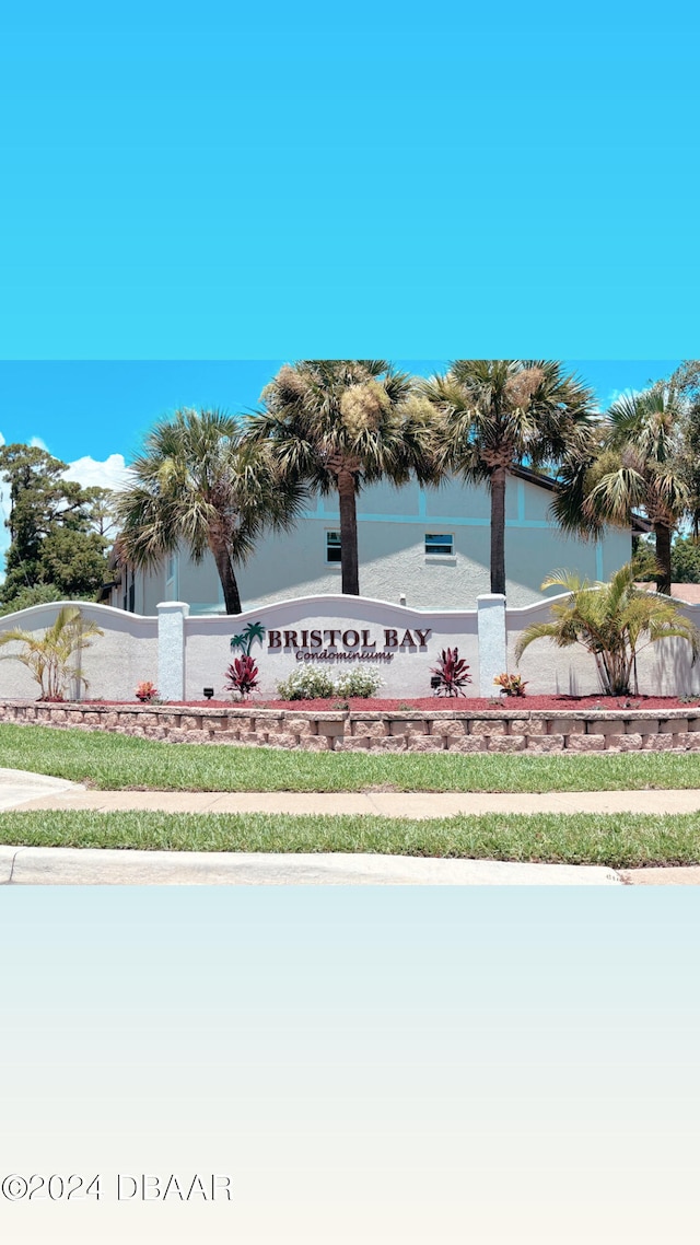 view of community / neighborhood sign