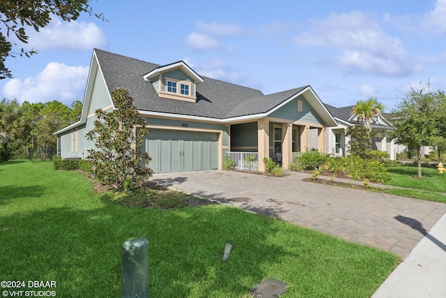 view of front facade with a front lawn