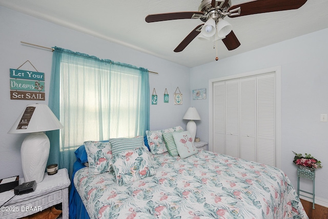 bedroom featuring ceiling fan and a closet