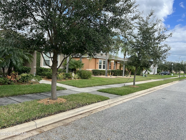 view of front of property with a front yard