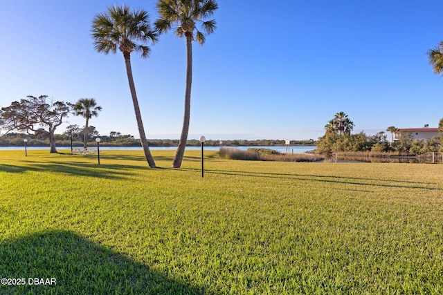 view of yard featuring a water view