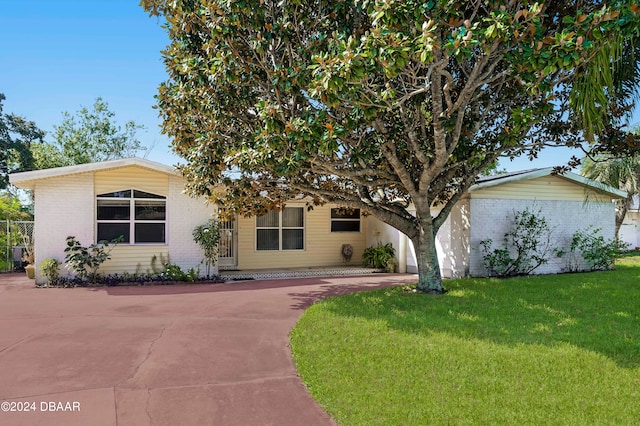 view of front of house with a front yard