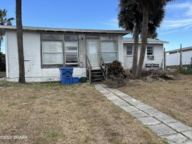 view of front of house with a front yard