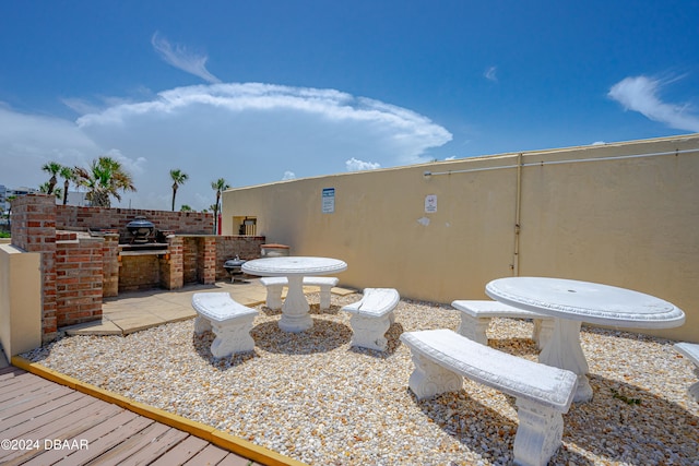 view of patio / terrace with an outdoor kitchen