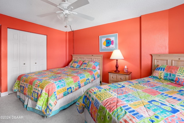 bedroom with a textured ceiling, carpet floors, ceiling fan, and a closet