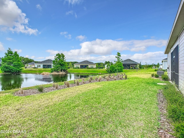 view of yard featuring a water view