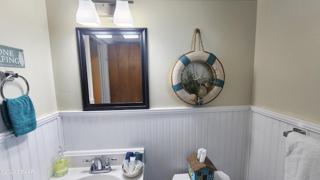 bathroom featuring sink