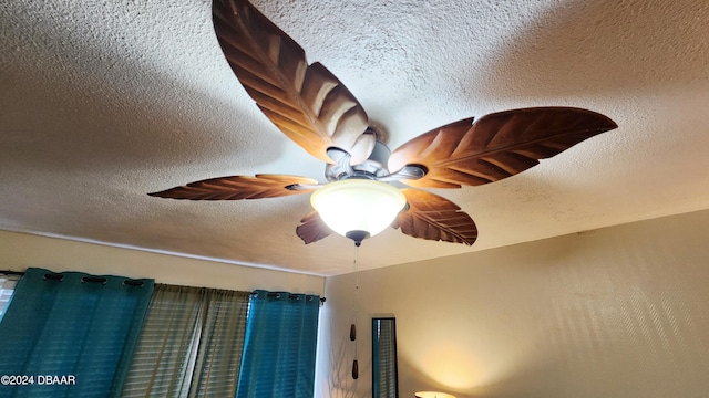 room details featuring a textured ceiling