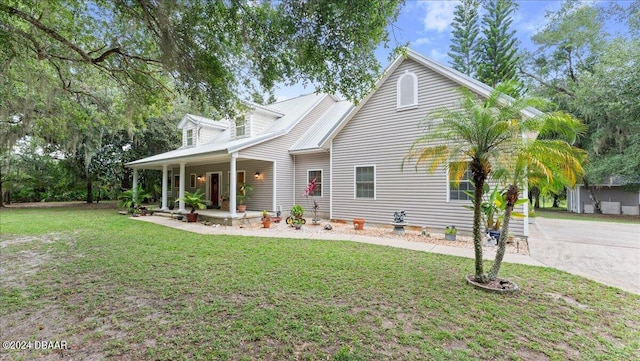 view of front of property with a front yard