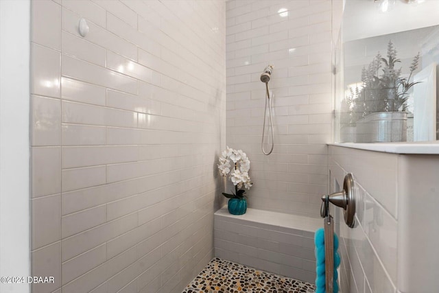 bathroom featuring tiled shower