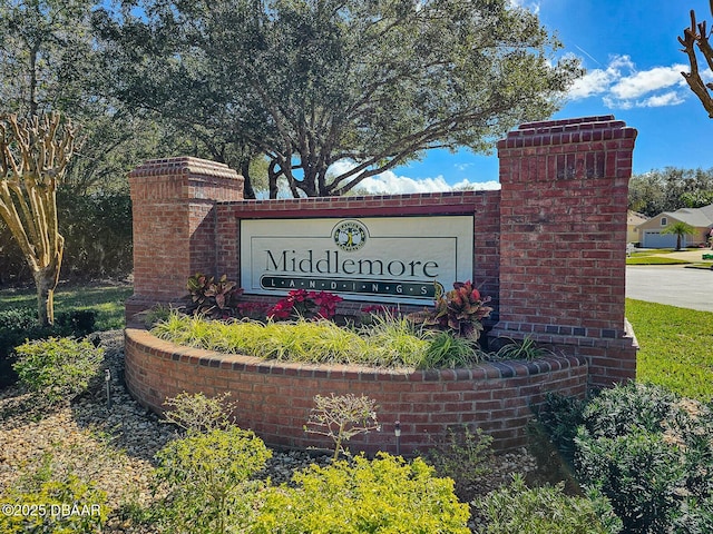 view of community / neighborhood sign