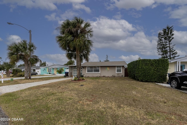 ranch-style home featuring a front lawn