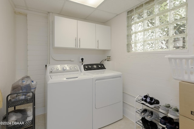 laundry room with cabinets and independent washer and dryer