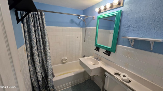 bathroom featuring shower / bath combo and sink