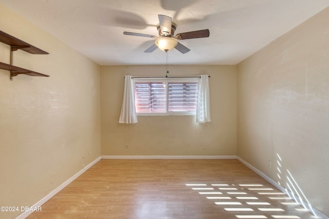 unfurnished room featuring light hardwood / wood-style flooring and ceiling fan