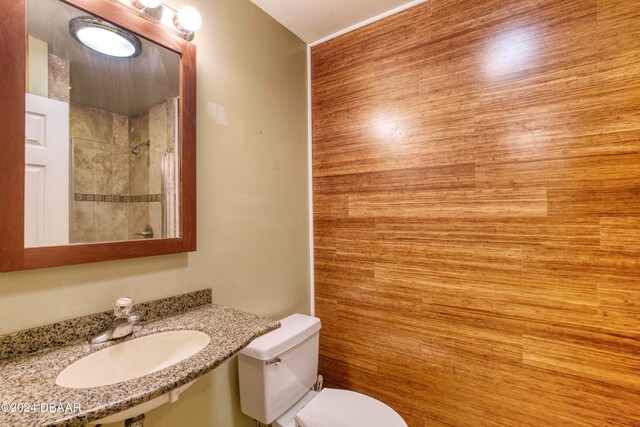 bathroom featuring toilet and sink