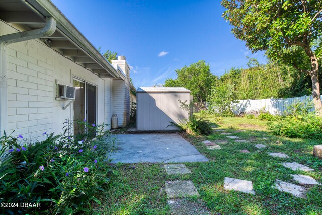 view of yard with a shed