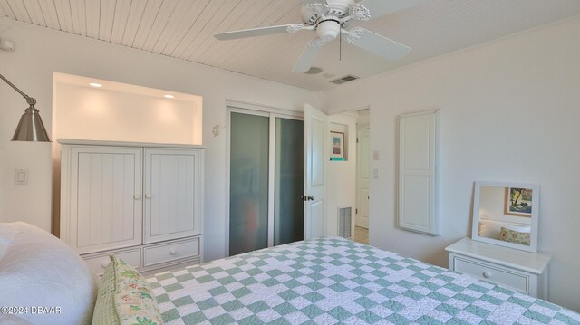 bedroom with light colored carpet and ceiling fan