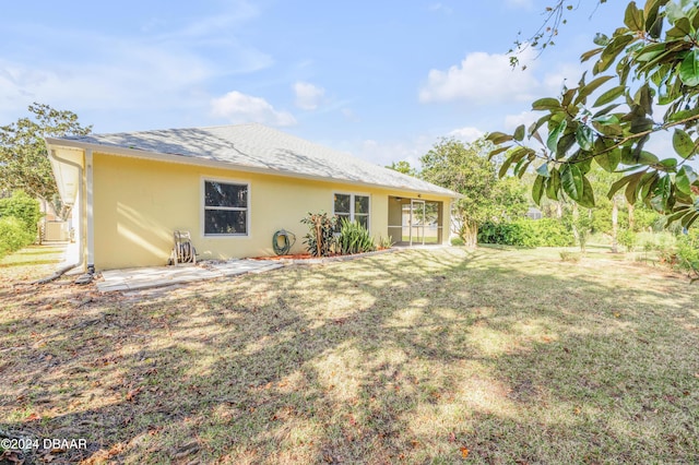 2853 Turnbull Estates Dr, New Smyrna Beach, FL 32168 - rear view of property featuring a yard