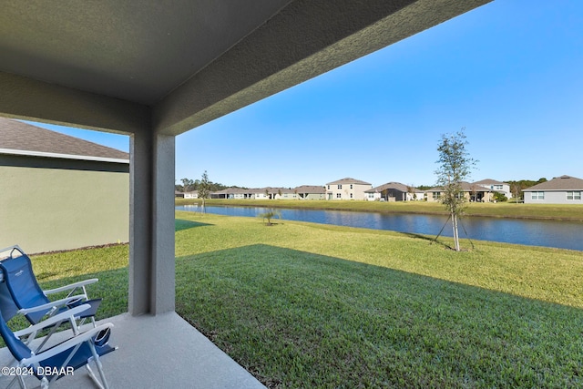 view of yard featuring a water view