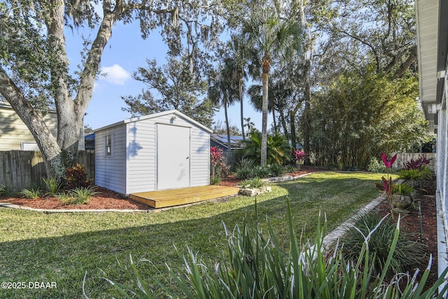 view of yard featuring a shed