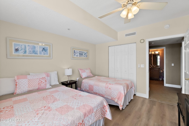 bedroom featuring hardwood / wood-style floors, ceiling fan, and a closet