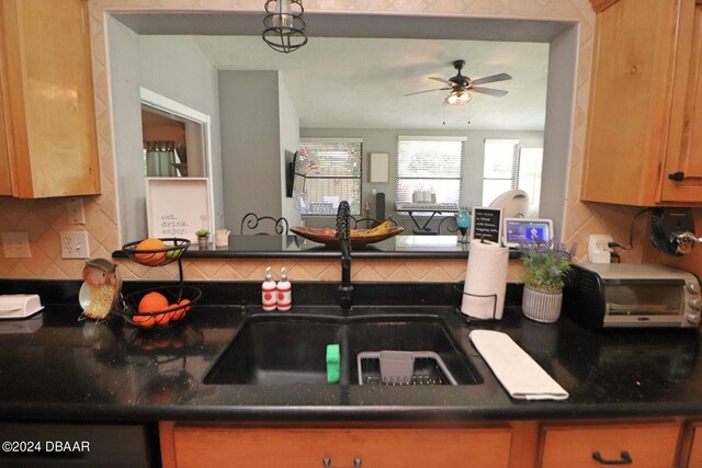 kitchen featuring sink, decorative backsplash, ceiling fan, and dishwashing machine