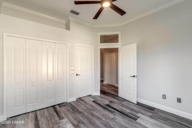 unfurnished bedroom with dark hardwood / wood-style flooring, ceiling fan, and ornamental molding