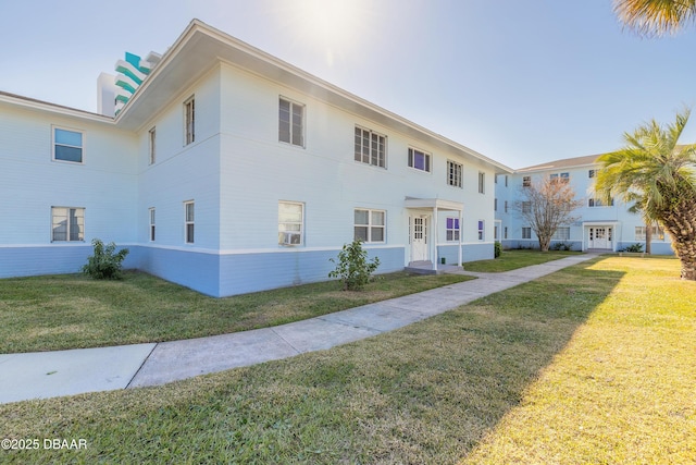 view of front of home featuring a front lawn