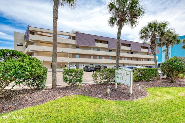 view of building exterior