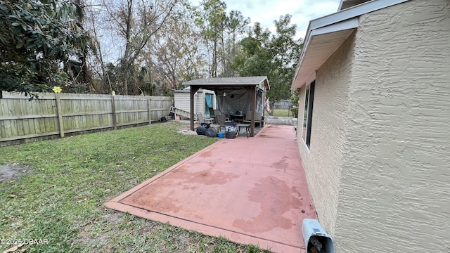 view of yard with a patio