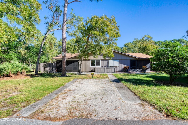 ranch-style house featuring a front lawn