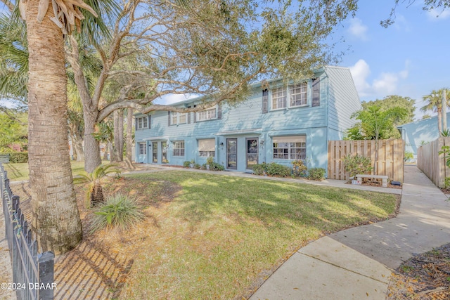 view of front of home featuring a front yard