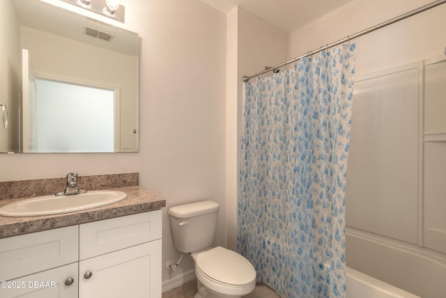 full bathroom with toilet, vanity, and shower / bath combo