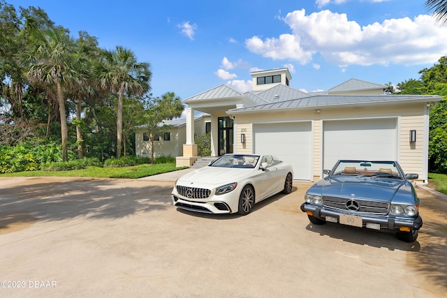 view of front facade featuring a garage