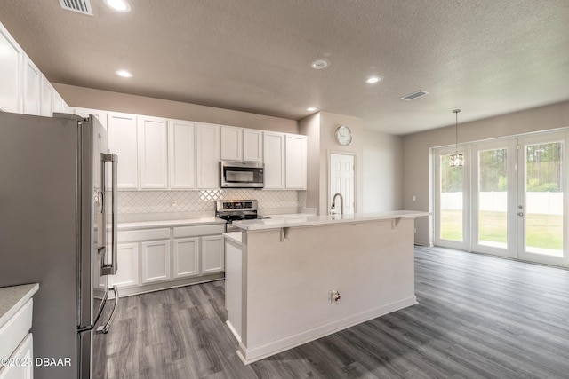 117 Boysenberry Ln, Daytona Beach, FL 32124 - kitchen with visible vents, dark wood-style flooring, a sink, backsplash, and stainless steel appliances