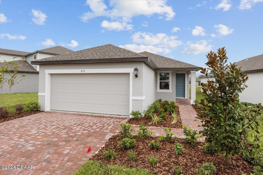 view of front facade with a garage