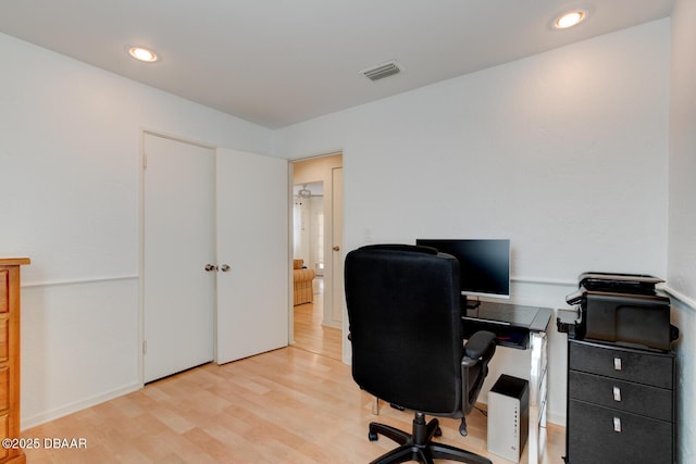 home office with wood finished floors, visible vents, and recessed lighting