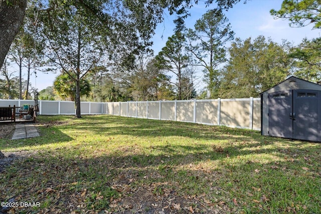 view of yard with a storage shed