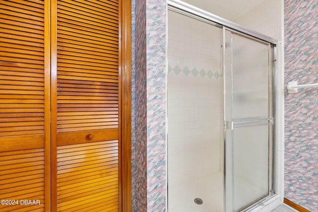 212 Glenbriar Cir, Daytona Beach, FL 32114 - bathroom featuring wallpapered walls, a closet, and a shower stall